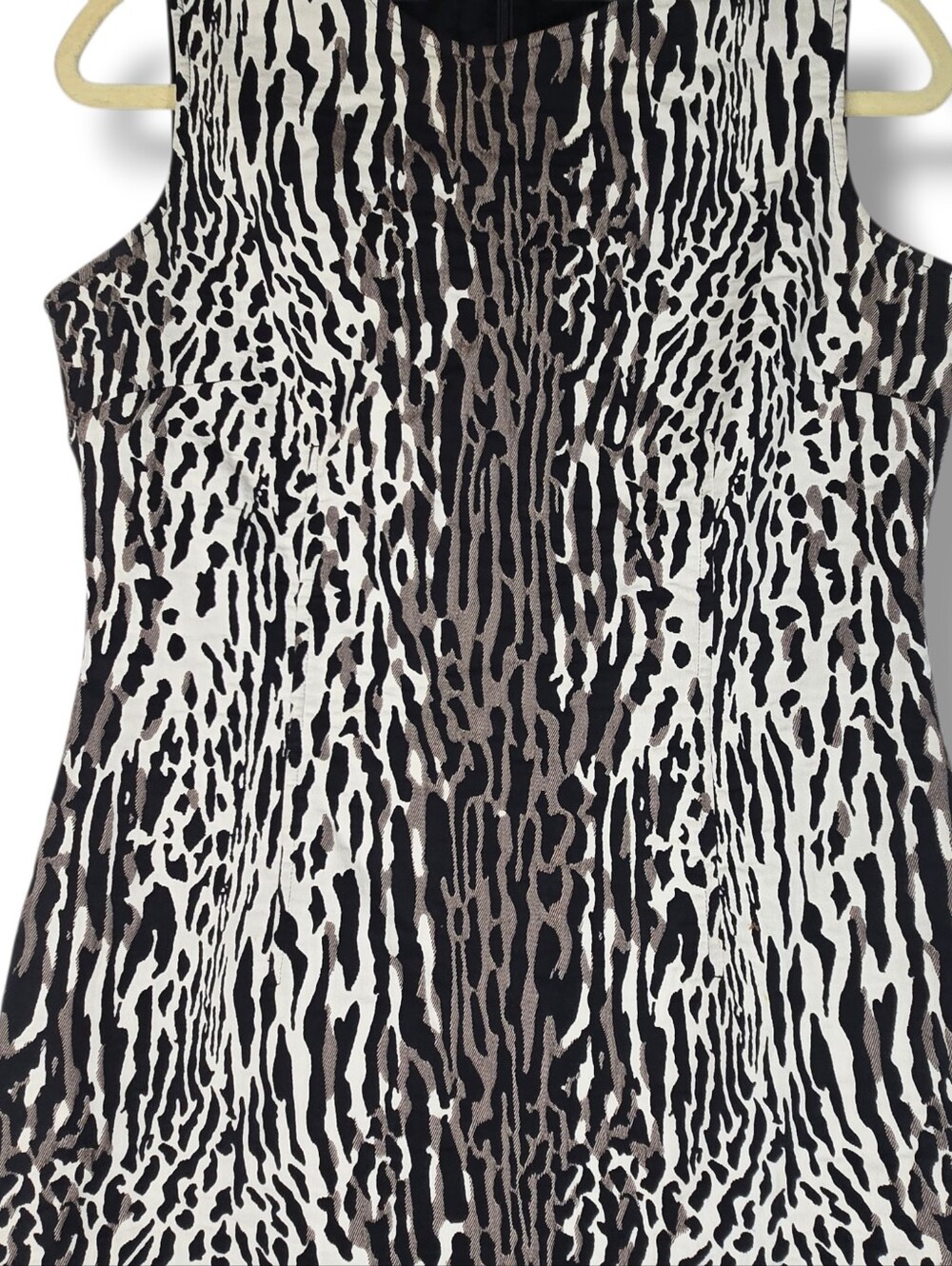 St. John Animal Print Sheath Dress Quiet Luxury Mixed Safari Sleeveless Size 8 - Picture 5 of 16